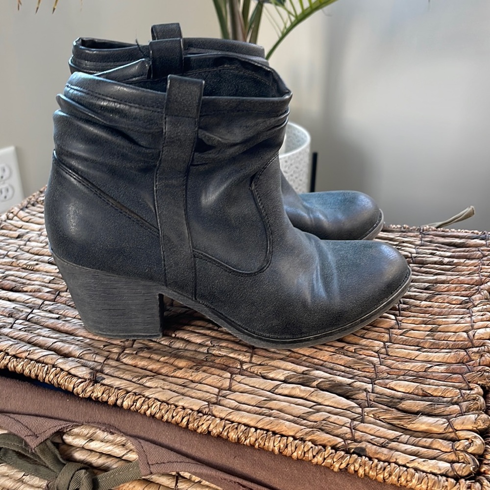 Gray Rocket Dog Low Cowboy Boots
